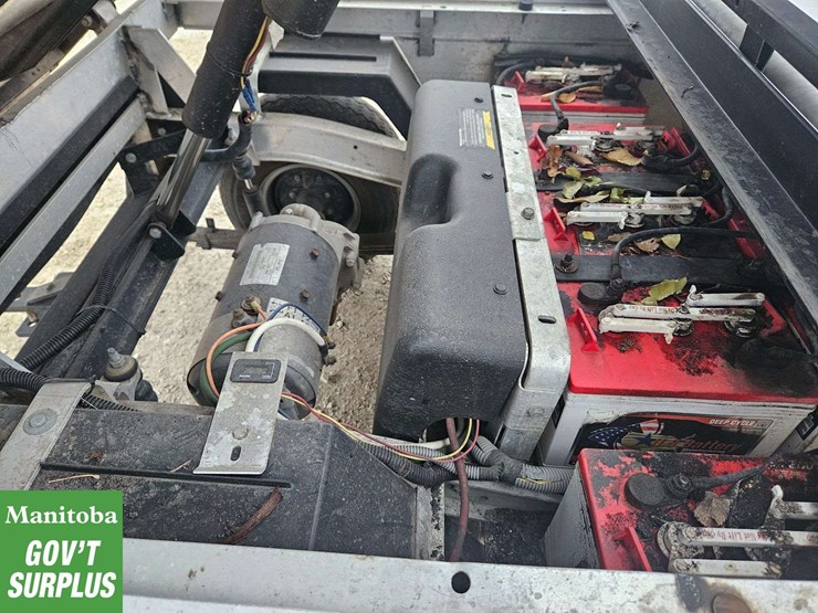 2011-club-car-turf-2-image-17