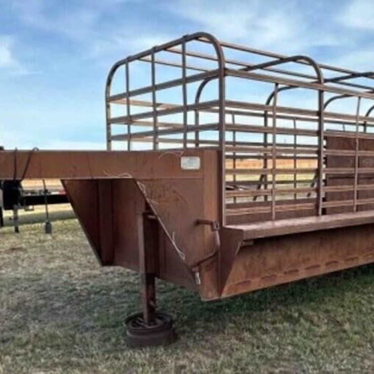 1984 24’ Shelby Gooseneck Livestock Trailer