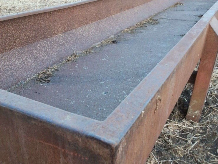 steel-feed-bunk-on-legs,-20ft,-46''-wide-image-5