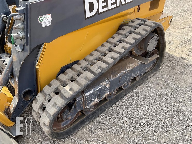 2015-deere-319e-image-12