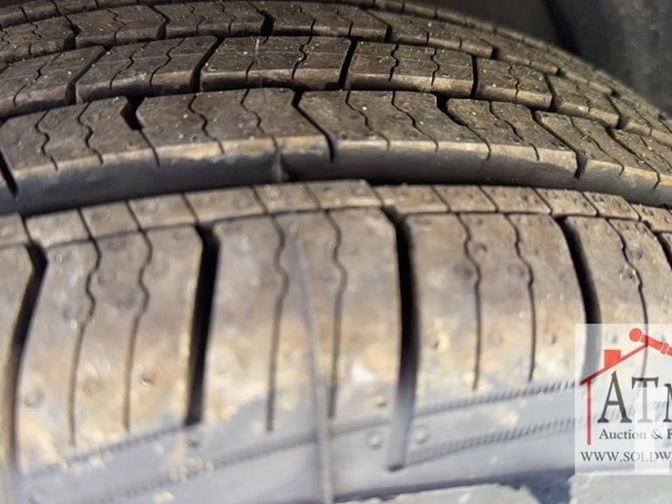 2010-toyota-camry-le-image-9