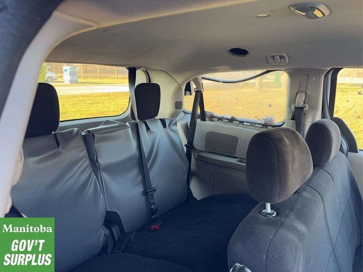 2011-dodge-grand-caravan-se-image-25