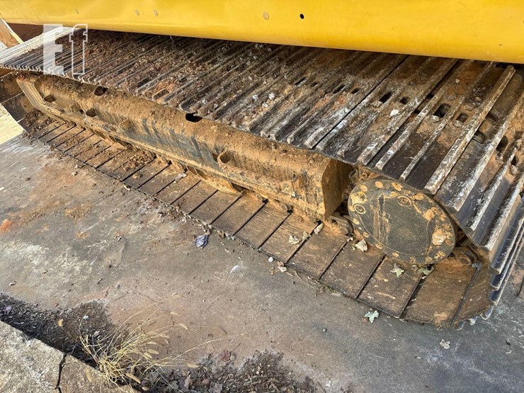 2022-caterpillar-320-image-15