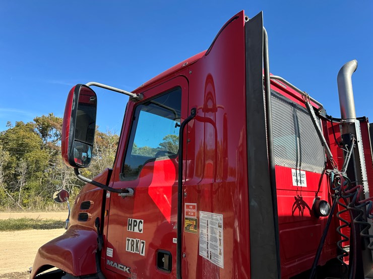 #33708-•-2014-mack-cxu-t/a-daycab-truck-tractor-1m1aw02y3em038036-image-32