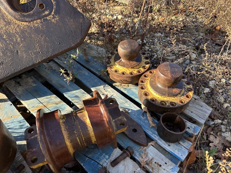 #2200-•-caterpillar-d8-undercarriage-image-11