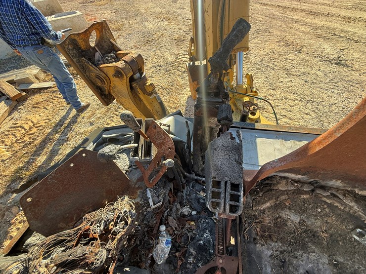 caterpillar-420d-image-95