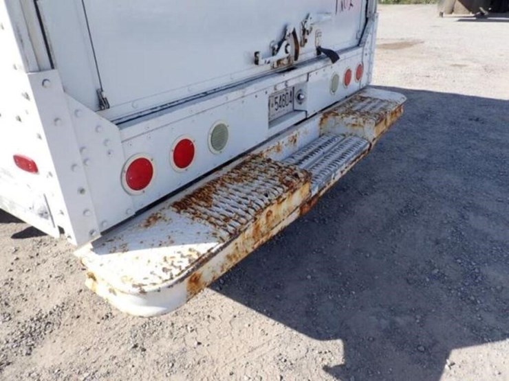 2012-freightliner-mt55-image-42