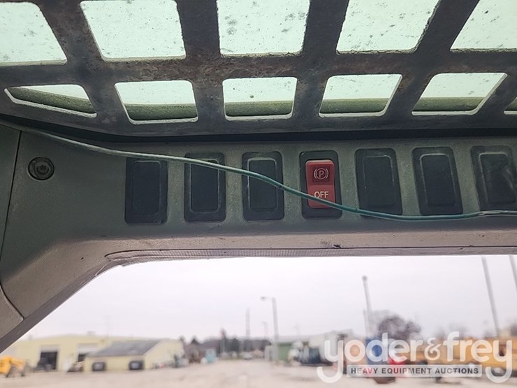 2007-bobcat-s300-image-29