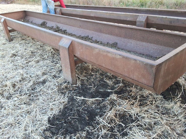 steel-feed-bunk-on-legs,-20ft,-46''-wide-image-4
