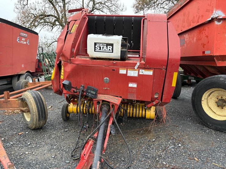 new-holland-br7060-image-3