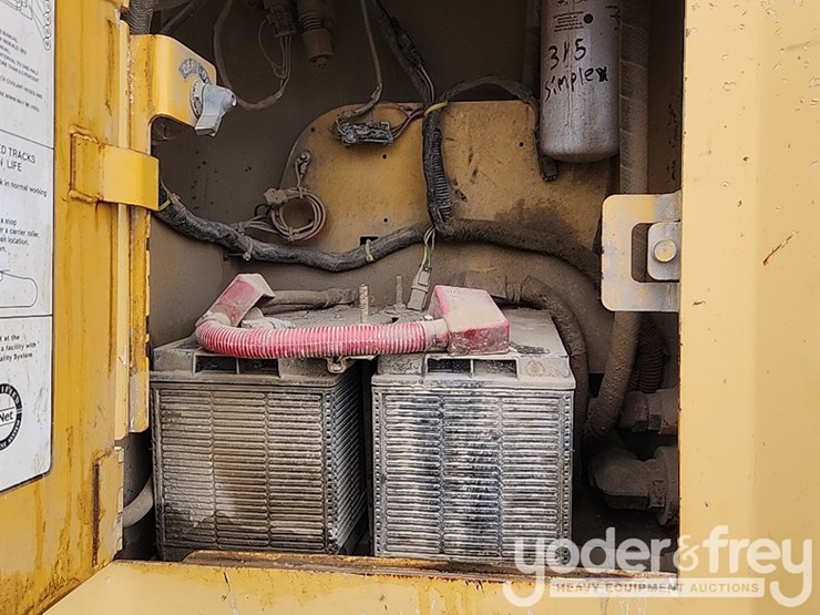 2004-deere-700h-image-23