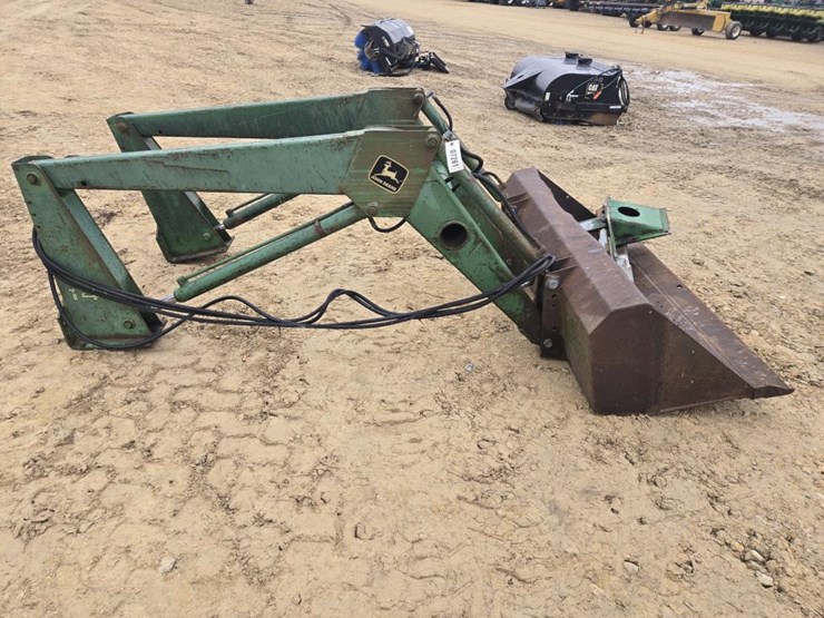 john-deere-148-image-4