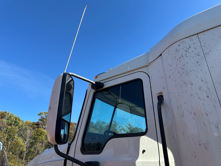 #33704-•-2011-mack-cxu-t/a-sleeper-truck-tractor-1m1aw09y8bm013165-image-32