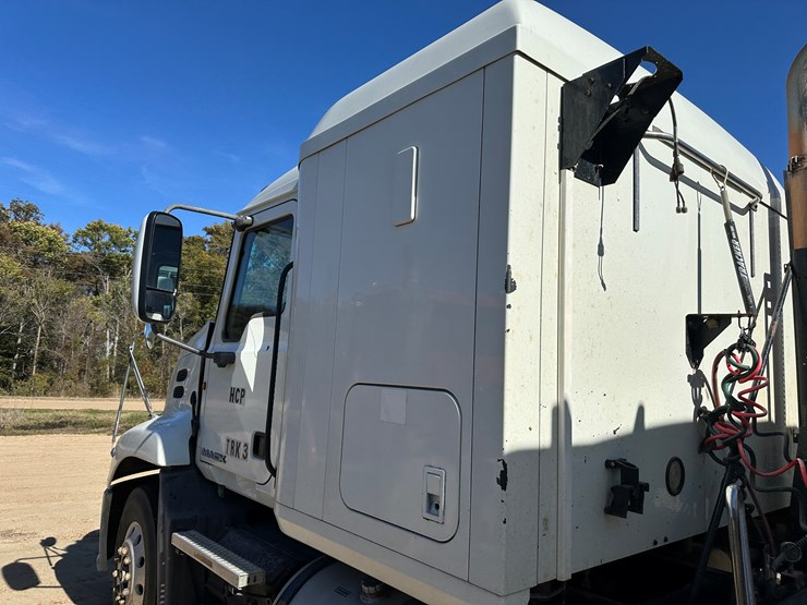 #33712-•-2011-mack-cxu-t/a-sleeper-truck-tractor-1m1aw09y5bm013138-image-30