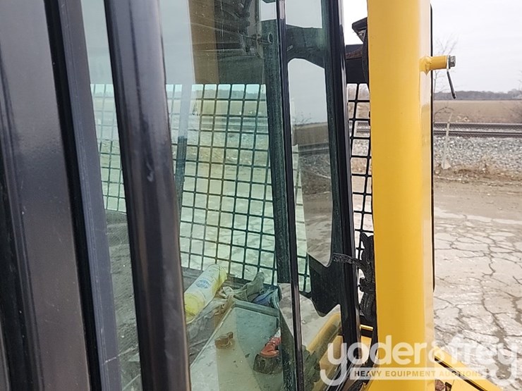 2016-caterpillar-d6n-image-28