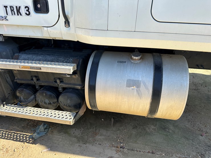 #33712-•-2011-mack-cxu-t/a-sleeper-truck-tractor-1m1aw09y5bm013138-image-31