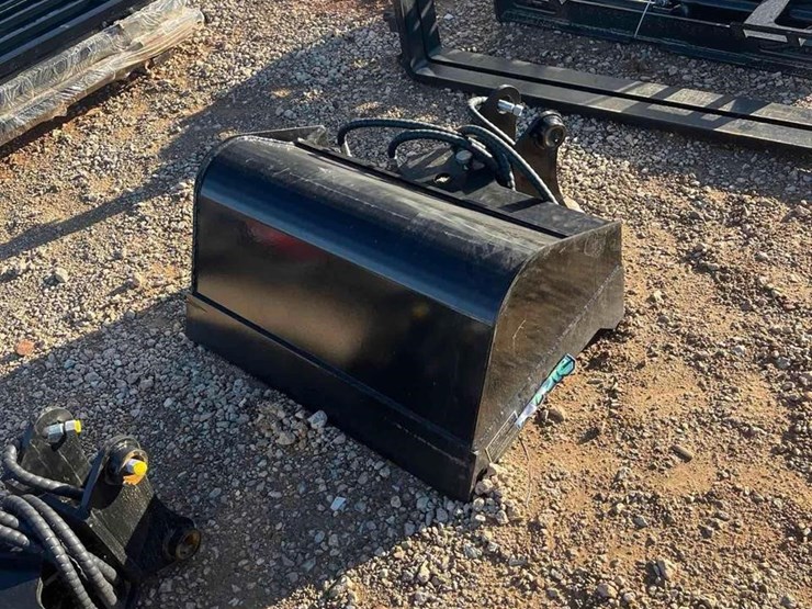 future-5t-hydraulic-tilt-bucket-image-1