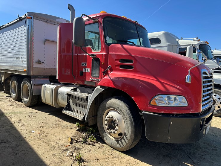 #33708-•-2014-mack-cxu-t/a-daycab-truck-tractor-1m1aw02y3em038036-image-2