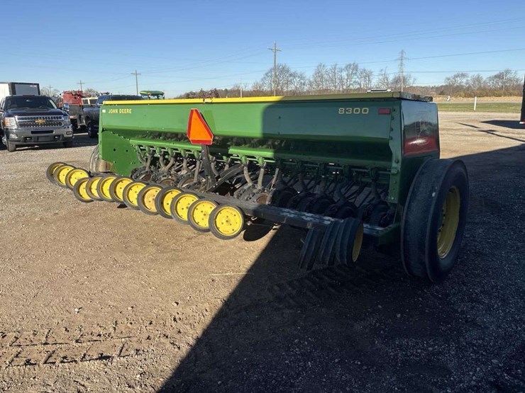 john-deere-8300-image-4