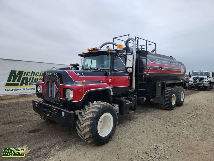 1976-mack-r600-image-1