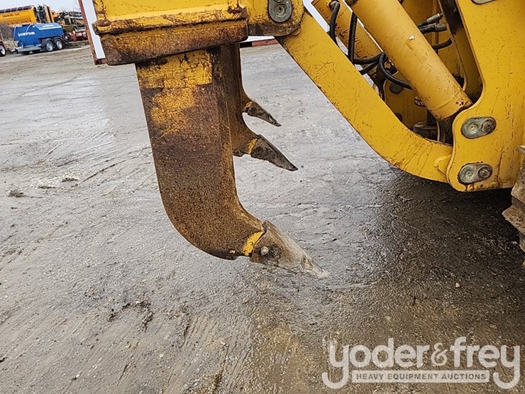 2004-deere-700h-image-9