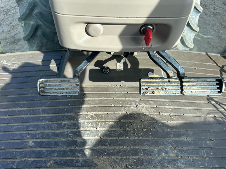 2013-john-deere-8285r-image-48