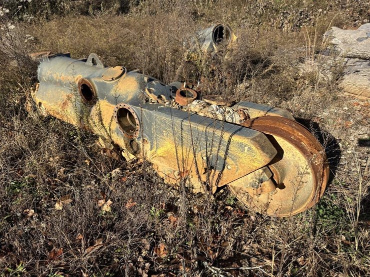 #2200-•-caterpillar-d8-undercarriage-image-1