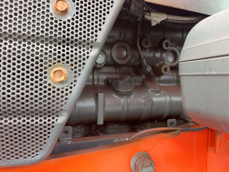 2010-kubota-m7040-image-20