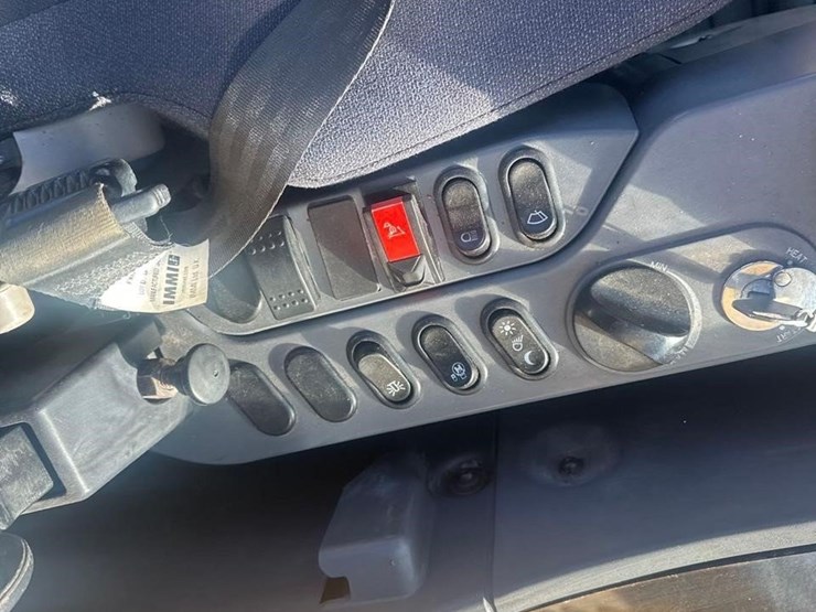 2021-komatsu-pc210-lc-11-image-33