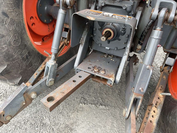 2010-kubota-m7040-image-18