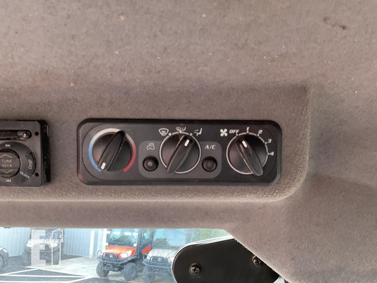 2008-kubota-m8540-image-24