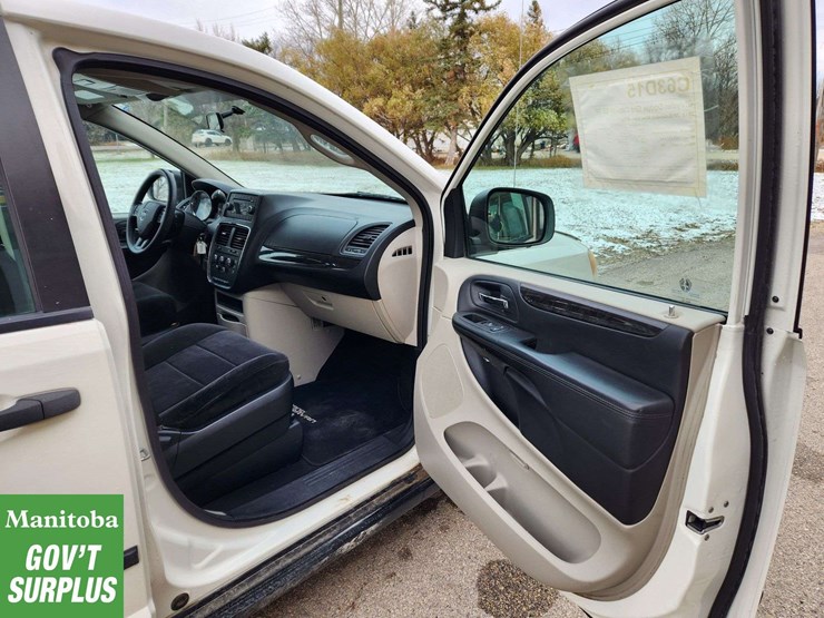 2013-dodge-grand-caravan-se-image-29