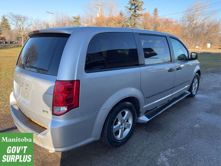2011-dodge-grand-caravan-se-image-3