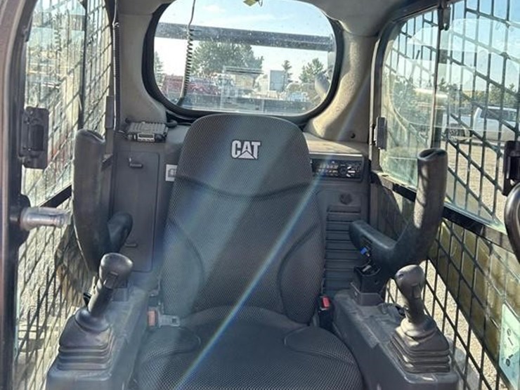 2019-caterpillar-262d3-image-13