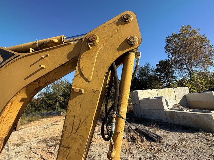 caterpillar-420d-image-34