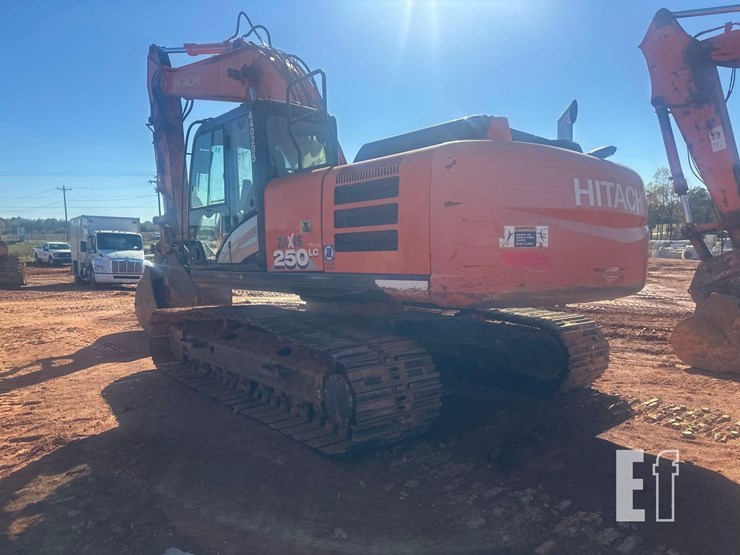 2016-hitachi-zx250-lc-image-5