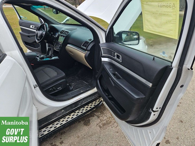 2017-ford-explorer-xlt-image-31