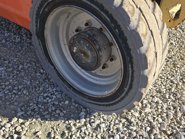 2011-jlg-4069le-image-7