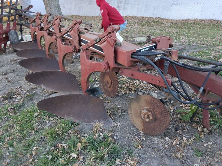 international-735-image-2