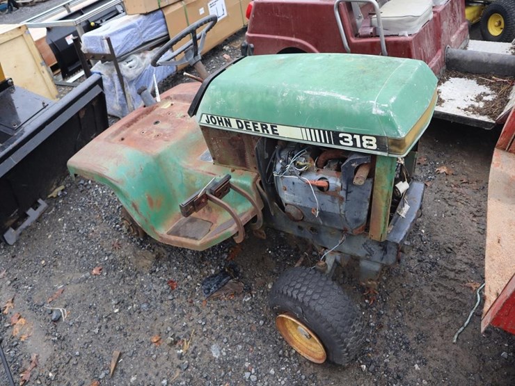 john-deere-318-image-1
