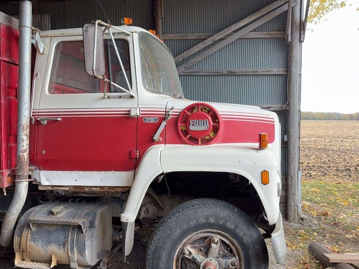 1974-ford-9000-image-2