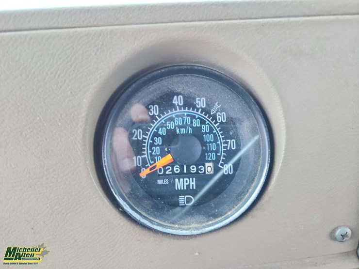 1976-mack-r600-image-9