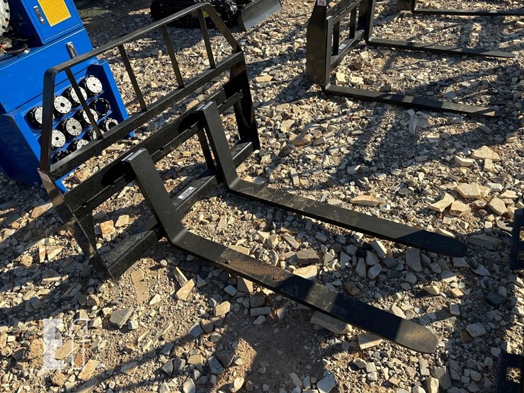 kivel-48in-skid-steer-fork-attachment-image-1