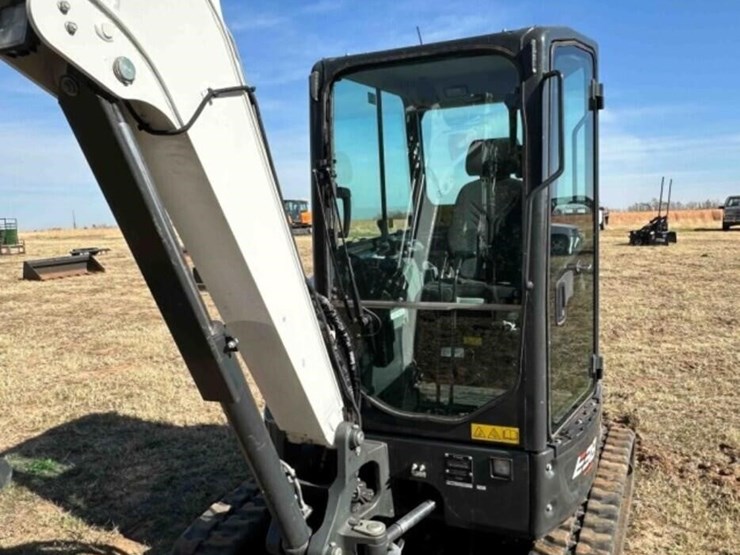 5802024-bobcat-e38-mini-excavator-image-7