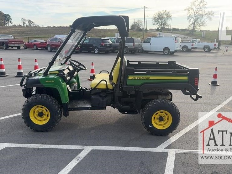 2021-john-deere-gator-image-5