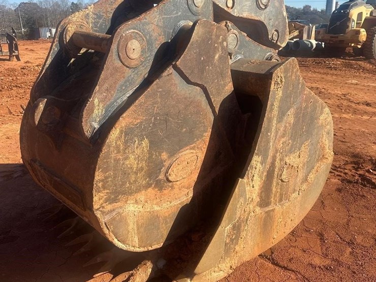 2016-hitachi-zx250-lc-image-8