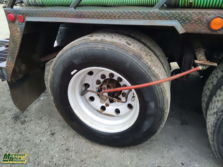 2005-sterling-lt9500-image-19