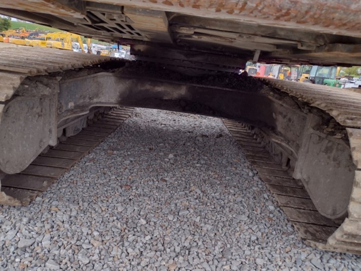 volvo-ec220e-lr-image-47