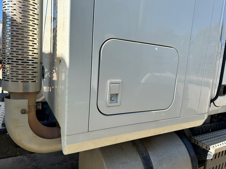 #33712-•-2011-mack-cxu-t/a-sleeper-truck-tractor-1m1aw09y5bm013138-image-45