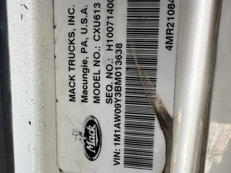 #33710-•-2011-mack-cxu-t/a-sleeper-truck-tractor-1m1aw09y3bm013638-image-90